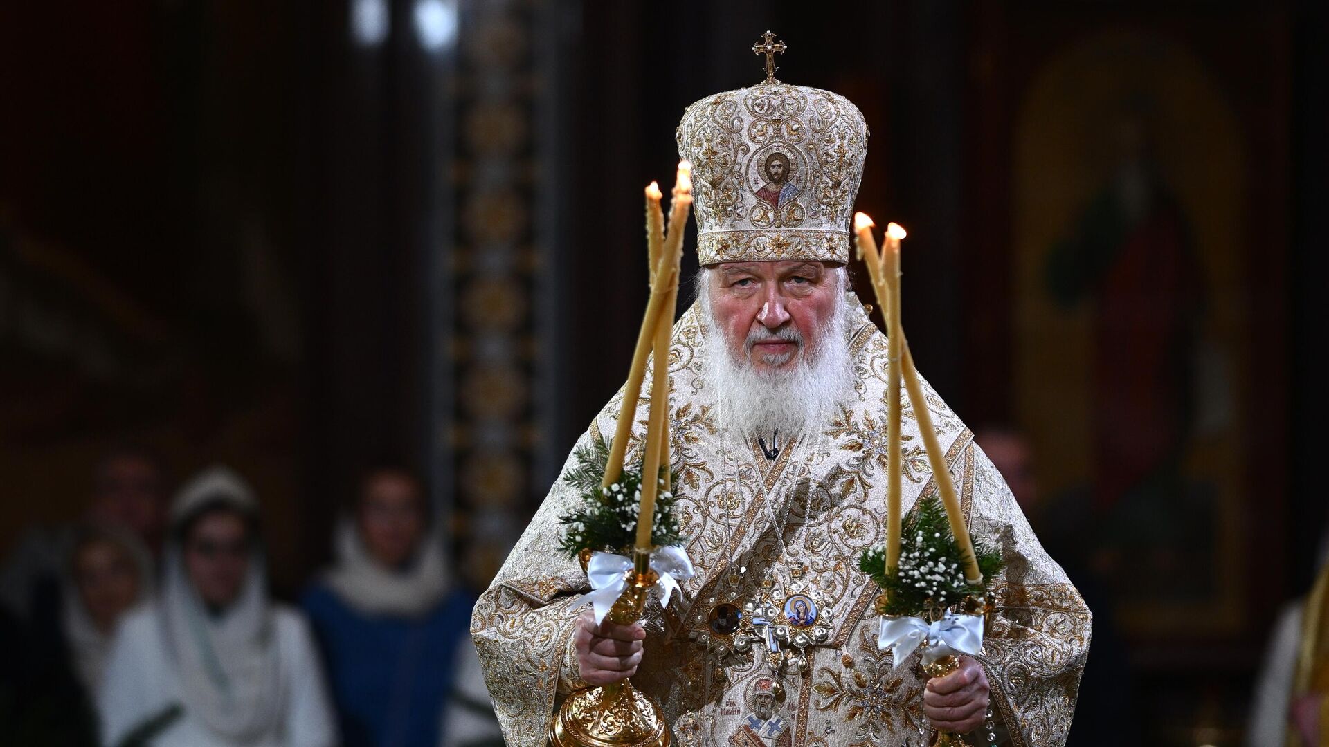 Патриарх Кирилл начал рождественское богослужение в храме Христа Спасителя