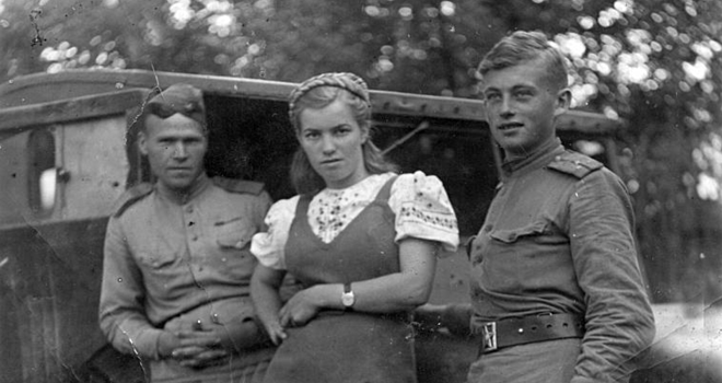 Как законные супруги советских офицеров «воевали» с походно-полевыми жёнами