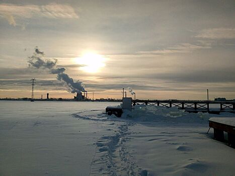 В Екатеринбурге силовики ловили рыбаков на льду Исети и городского пруда