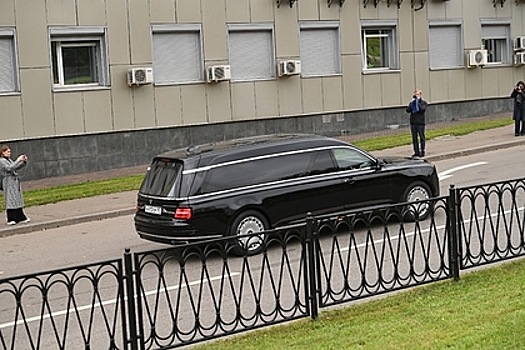 На похоронах Жириновского используют ритуальный Aurus Lafet