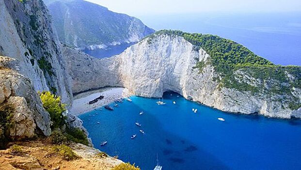 В Греции закрыли от туристов часть одного из самых популярных пляжей