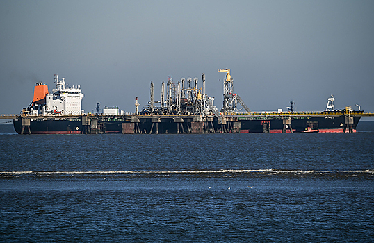 Bloomberg: российские танкеры с нефтью «вытворяют странные вещи» после усиления санкций США