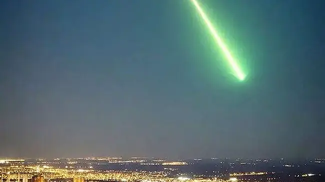 Шар из зеленого огня пронесся над крупным городом