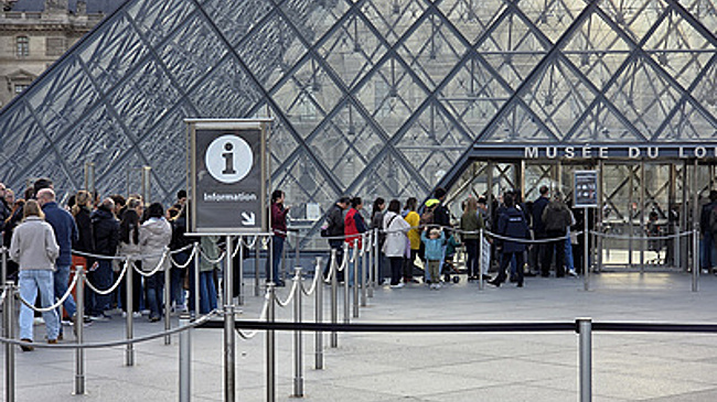 Сотрудники Лувра вновь устроили забастовку из-за конфликта с руководством