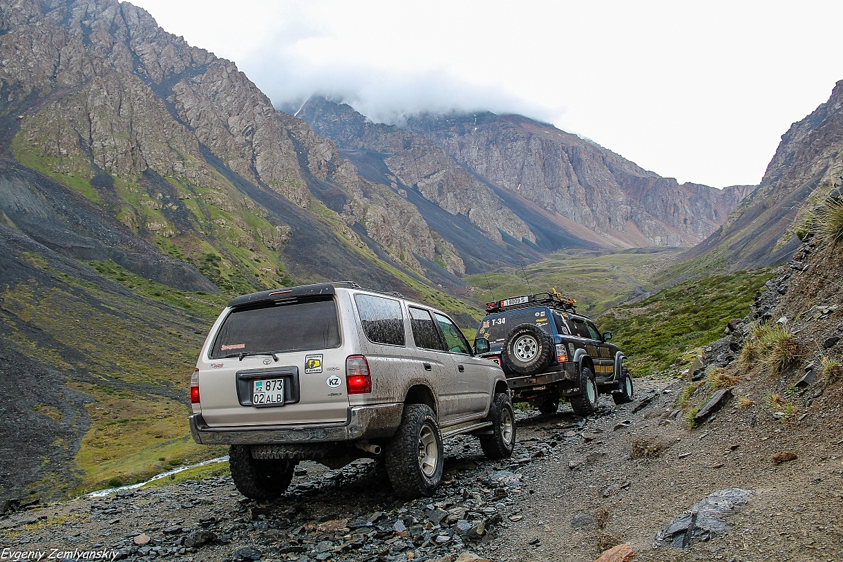 Киргизия на джипах: варианты отдыха для тех, кто любит приключения