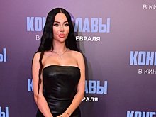 «Мисс Москва» в трусах с вырезами снялась для Playboy