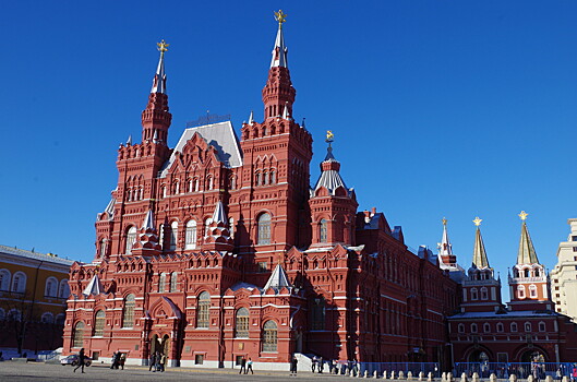 Члены Клуба московской старины побывали в историческом центре столицы