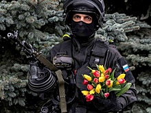 Сотрудники Росгвардии проводят на улицах Москвы спецоперацию «Улыбка женщины»