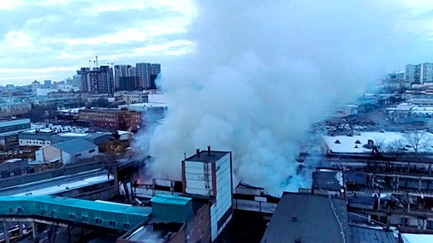 Пожар на лакокрасочном цехе недалеко от Москвы-Сити: видео с коптера