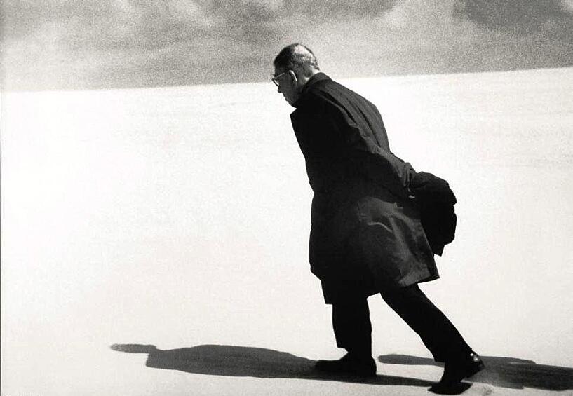 "Сартр" – культовое фото Антанаса Суткуса, сделанное в 1965 году, оно не раз появлялось на обложках мировых изданий и было продано за 7250 фунтов стерлингов.