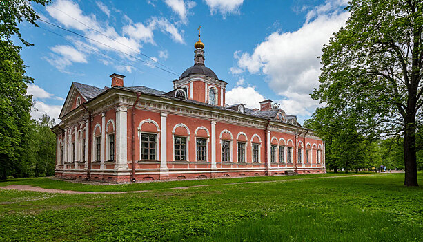 Количество посетителей музеев-заповедников Ленинградской области стабилизировалось после окончания высокого сезона