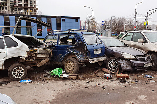 Под Новосибирском два взрослых и ребенок погибли в аварии с грузовиком