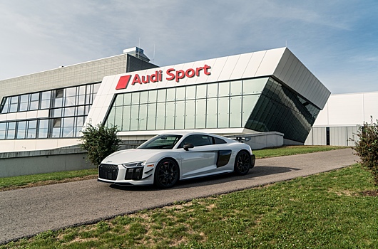 Audi представила R8 V10 plus со спортпакетом Competition