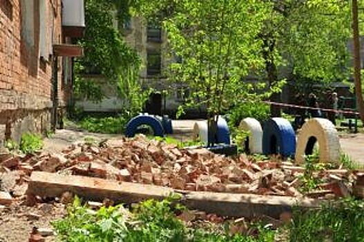 Омичи боятся обрушения ещё одного дома в областном центре