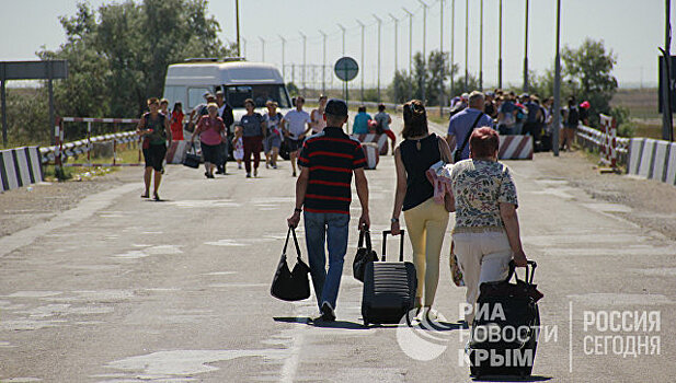 Очнулись: на Украине решили пустить официальные автобусы до границы с Крымом