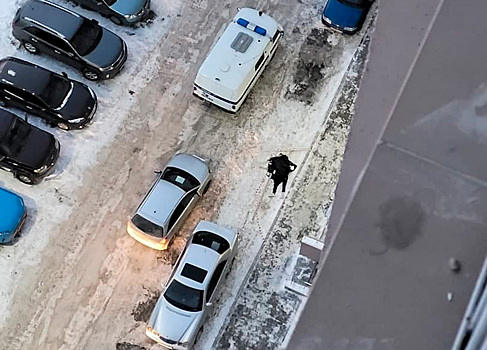 Несовершеннолетняя девушка выпала из окна многоэтажного дома в Подмосковье
