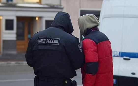 В Сургуте дети разгромили автомобиль: разбили стекло и разрисовали салон