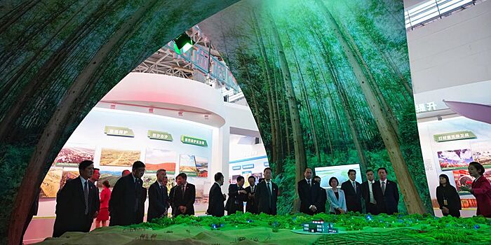 Торжественное открытие выставки достижений развития за 60 лет со дня основания Нинся-Хуэйского автономного района