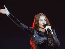 Anna Asti выбила зубы микрофоном на концерте