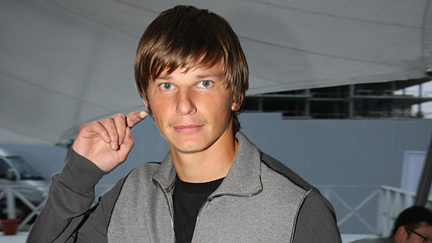 Суд оставил без рассмотрения иск Андрея Аршавина к Юлии Барановской