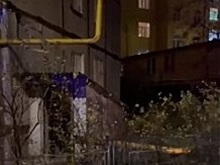 Асфальтоукладчик снес газовую трубу на улице Суетинской