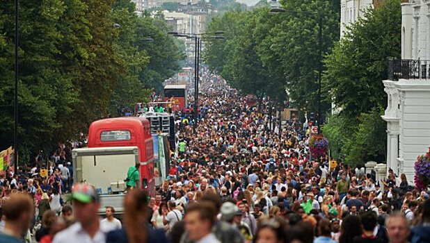 Сотня человек арестованы в первый день карнавала в Лондоне
