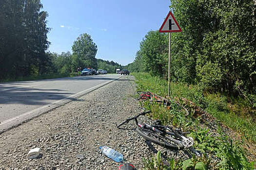 Водитель Lada сбил трех подростков-велосипедистов в Свердловской области