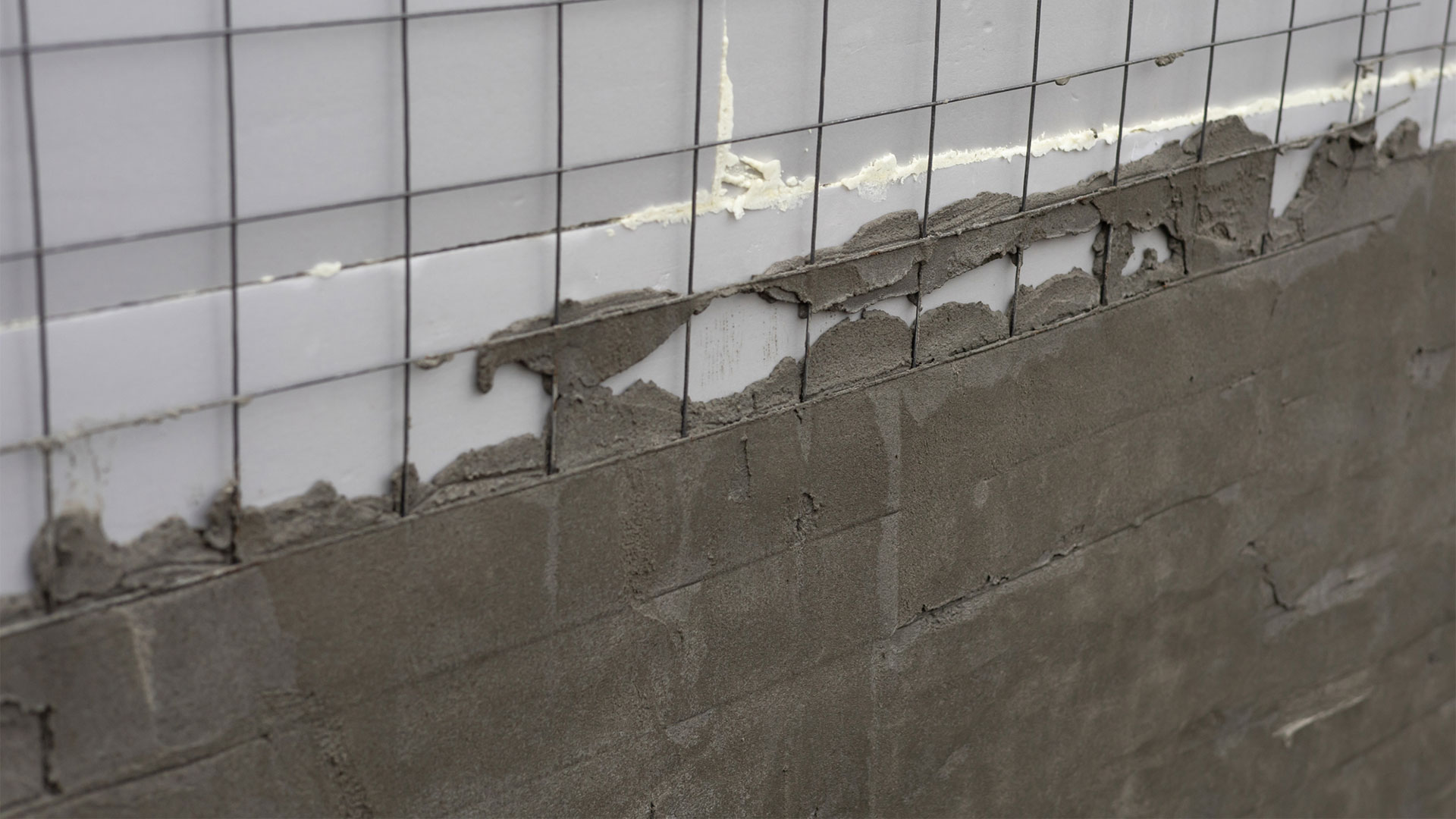 Чем отделать цоколь дома: честное сравнение материалов