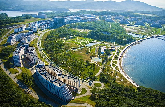 В школах Владивостока прошли уроки известных политиков и бизнесменов