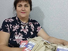 Жительница Казани Елена Храменкова с командой вяжет носки для бойцов СВО