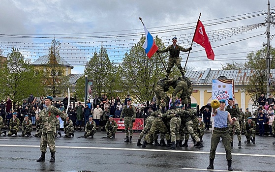 В Рязани в День Победу прошёл конкурс военной песни и показательные выступления десантников