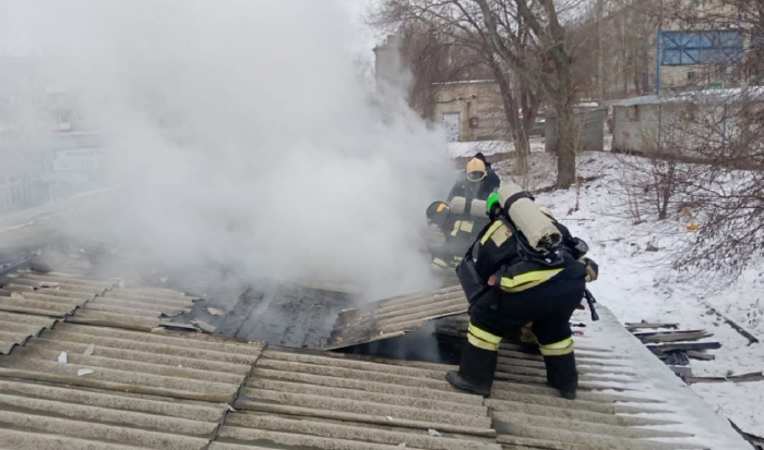 Утром 2 февраля на севере Волгограда вспыхнул крупный пожар