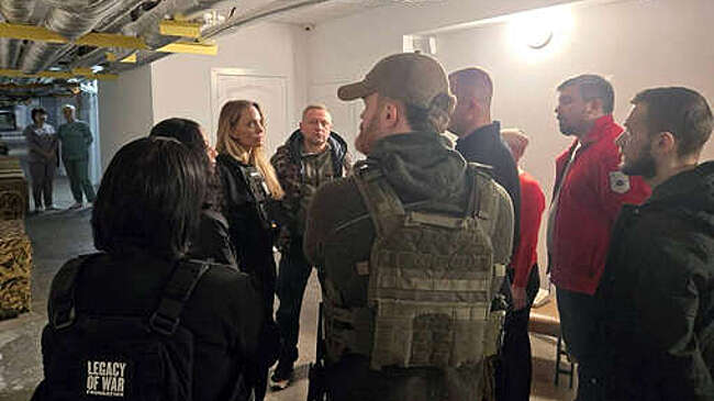 Водителя Анджелины Джоли держали в подвале ТЦК, но затем выпустили