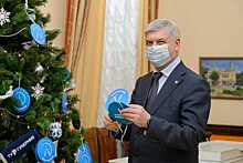 Губернатор Воронежской области примерил на себя роль Деда Мороза