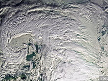 Роскосмос опубликовал спутниковый снимок движущегося на Москву снежного циклона