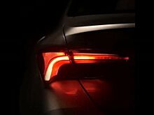 Новый Toyota Avalon сверкает задними огнями
