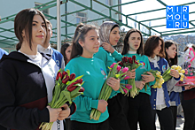 Ростовские студенты поздравили женщин-медиков с 8 Марта