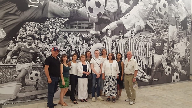Сотрудники ЦСКА ознакомились с экспозицией выставки футбольных достижений России