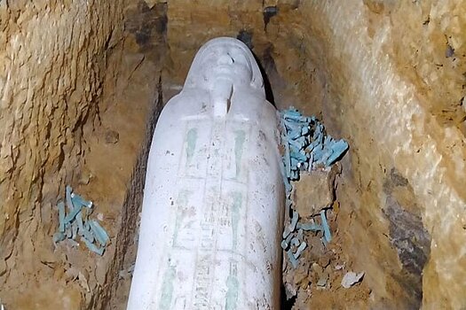 В Египте раскопали древний саркофаг "великого смотрителя престолов"