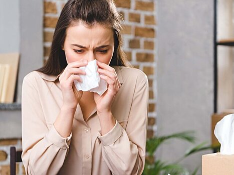 Иммунолог назвал отличия сезонной аллергии от ОРВИ