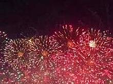 Установивший мировой рекорд новогодний фейерверк с тысячами дронов засняли на видео