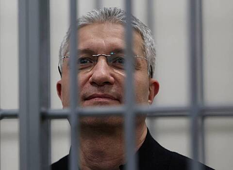 Женщины экс-замминистра Иванова заявили свои права на украшения Graff, Cartier и Van Cleef