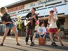 Французский институт в России проведет премьеру «Развеселых каникул»