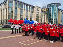 На Соборной площади Саранска прошел флешмоб «Мы Мордовия» в честь Дня Государственного флага