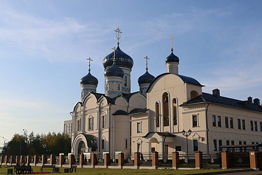В храме Фёдора Ушакова прошёл праздник перенесения мощей святых благоверных князя Петра и княгини Февронии
