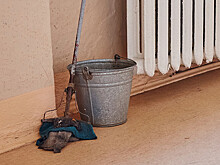 "V1": в Волгоградской больнице уборщица заставила мать больного ребенка мыть пол