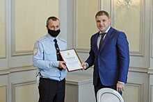 Воронежских госавтоинспекторов наградили за спасение людей из горящего автобуса