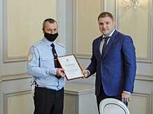 Воронежских госавтоинспекторов наградили за спасение людей из горящего автобуса