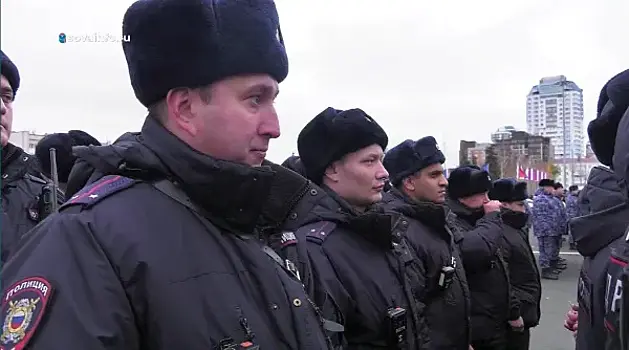 На площади Куйбышева в Самаре прошел гарнизонный смотр полиции и Росгвардии