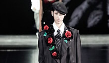 Костюмы в розах, свитера ручной работы и платья из кружева: смотрим новую коллекцию Dolce & Gabbana Fall 2020